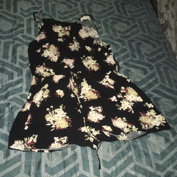 a floral romper - Picture 1 of 3